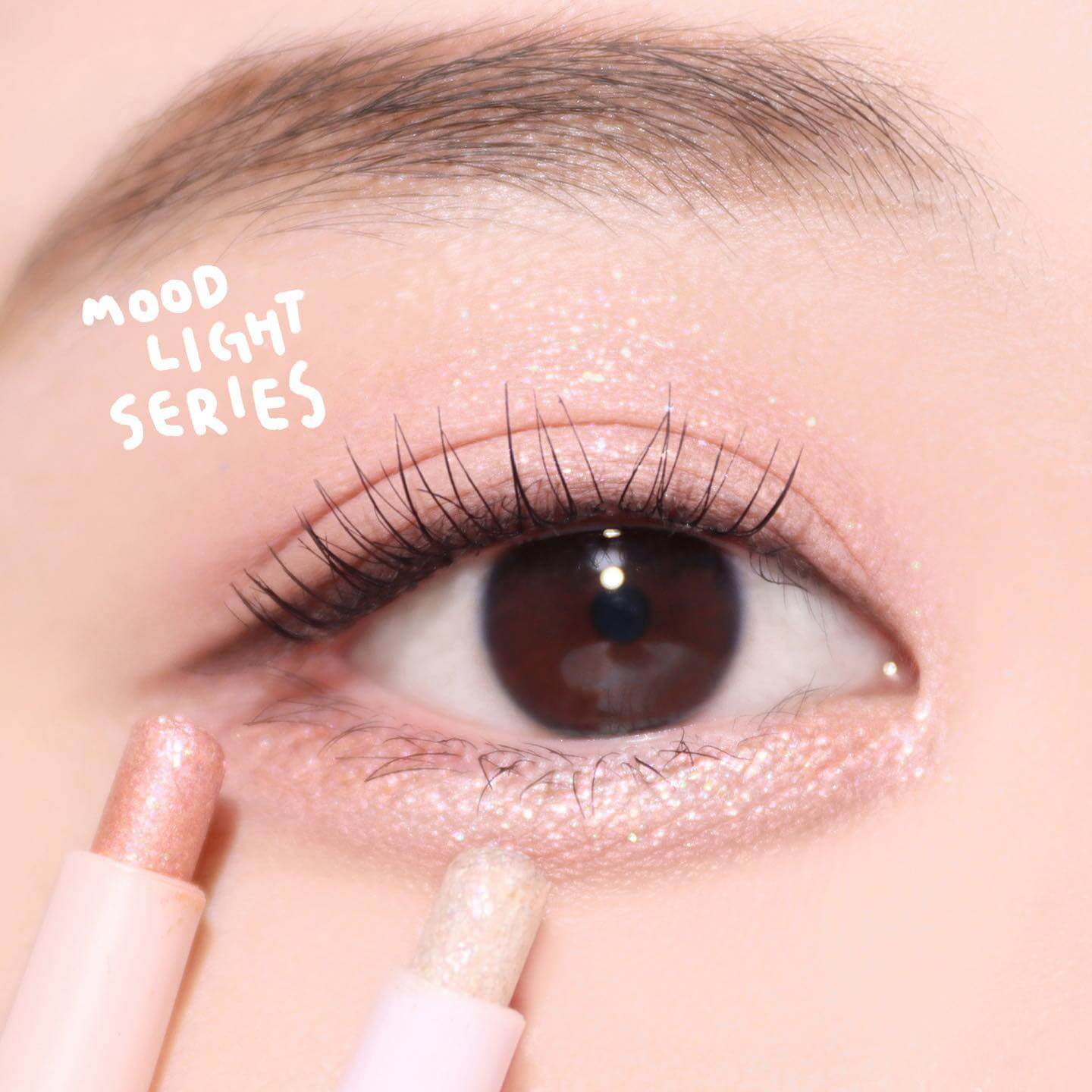 韓國 Twinkle Pop Glittering Eye Stick 閃爍眼影卧蠶提亮筆 - 多色選擇 韓國 Twinkle Pop Glittering Eye Stick 閃爍眼影卧蠶提亮筆 - 多色選擇