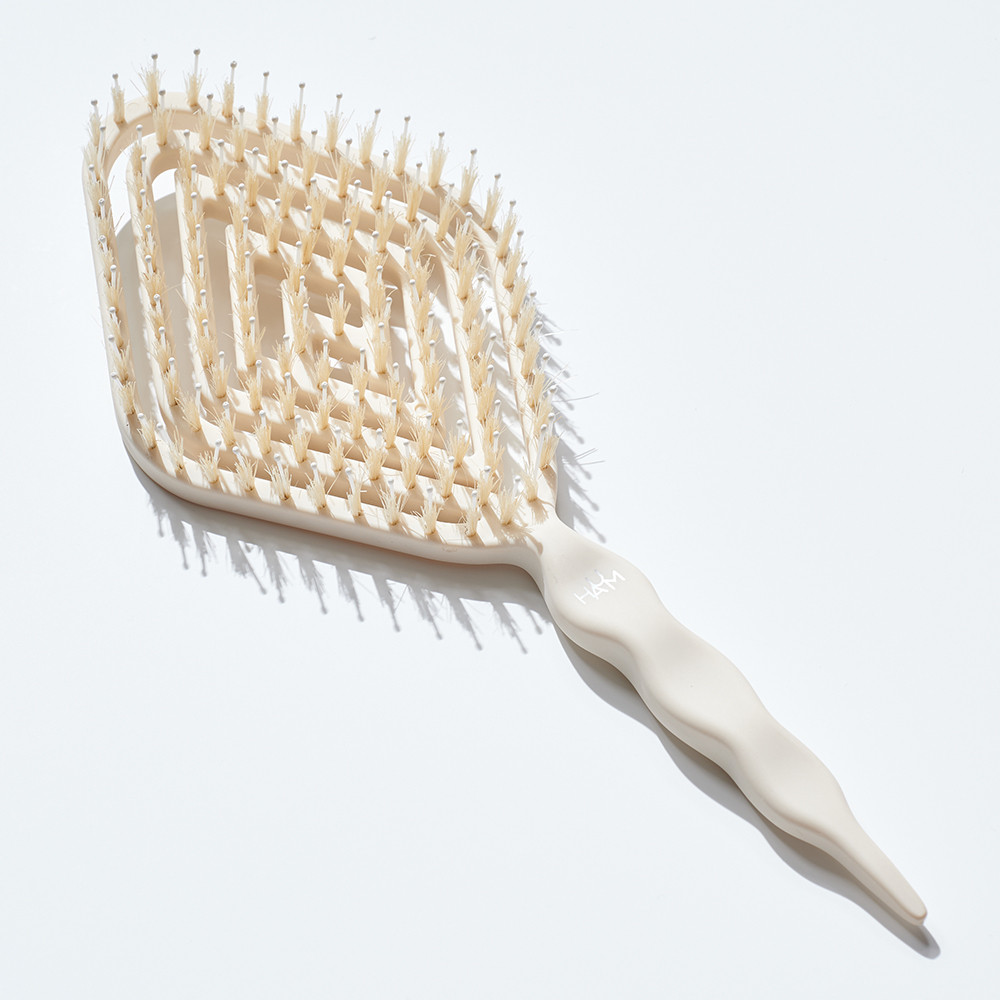 告別扁塌頭~韓國 HAUM Volume Cushion Brush 空氣感蓬鬆髮型豬鬃毛梳 - 2色選擇 告別扁塌頭~韓國 HAUM Volume Cushion Brush 空氣感蓬鬆髮型豬鬃毛梳 - 2色選擇