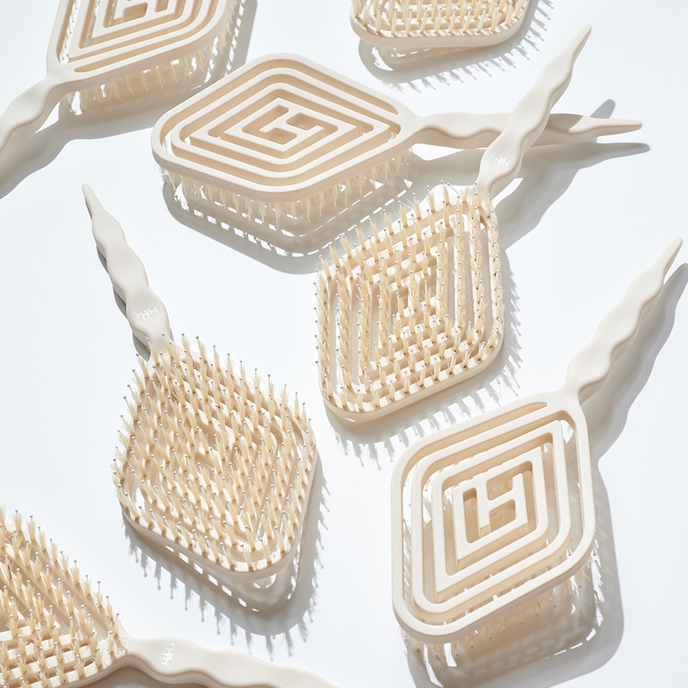 告別扁塌頭~韓國 HAUM Volume Cushion Brush 空氣感蓬鬆髮型豬鬃毛梳 - 2色選擇 告別扁塌頭~韓國 HAUM Volume Cushion Brush 空氣感蓬鬆髮型豬鬃毛梳 - 2色選擇