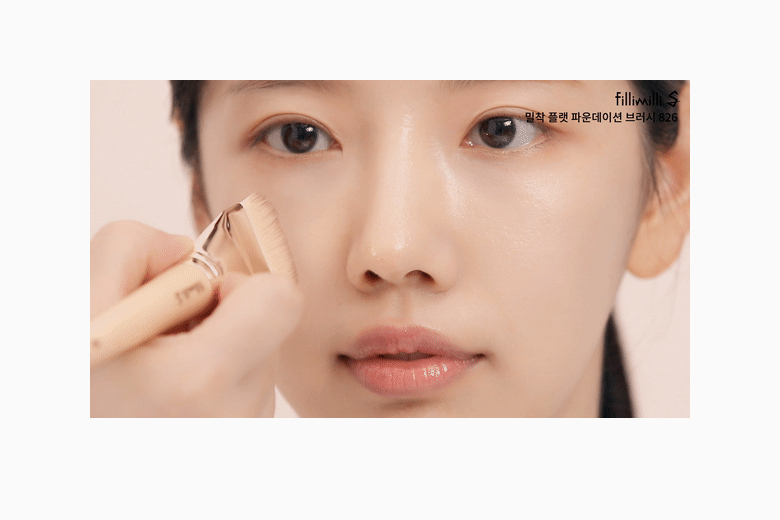 韓國 Fillimilli S Brushes Specialist系列化妝師聯合研發專業掃具 - FITTING FLAT FOUNDATION BRUSH 826 粉底掃