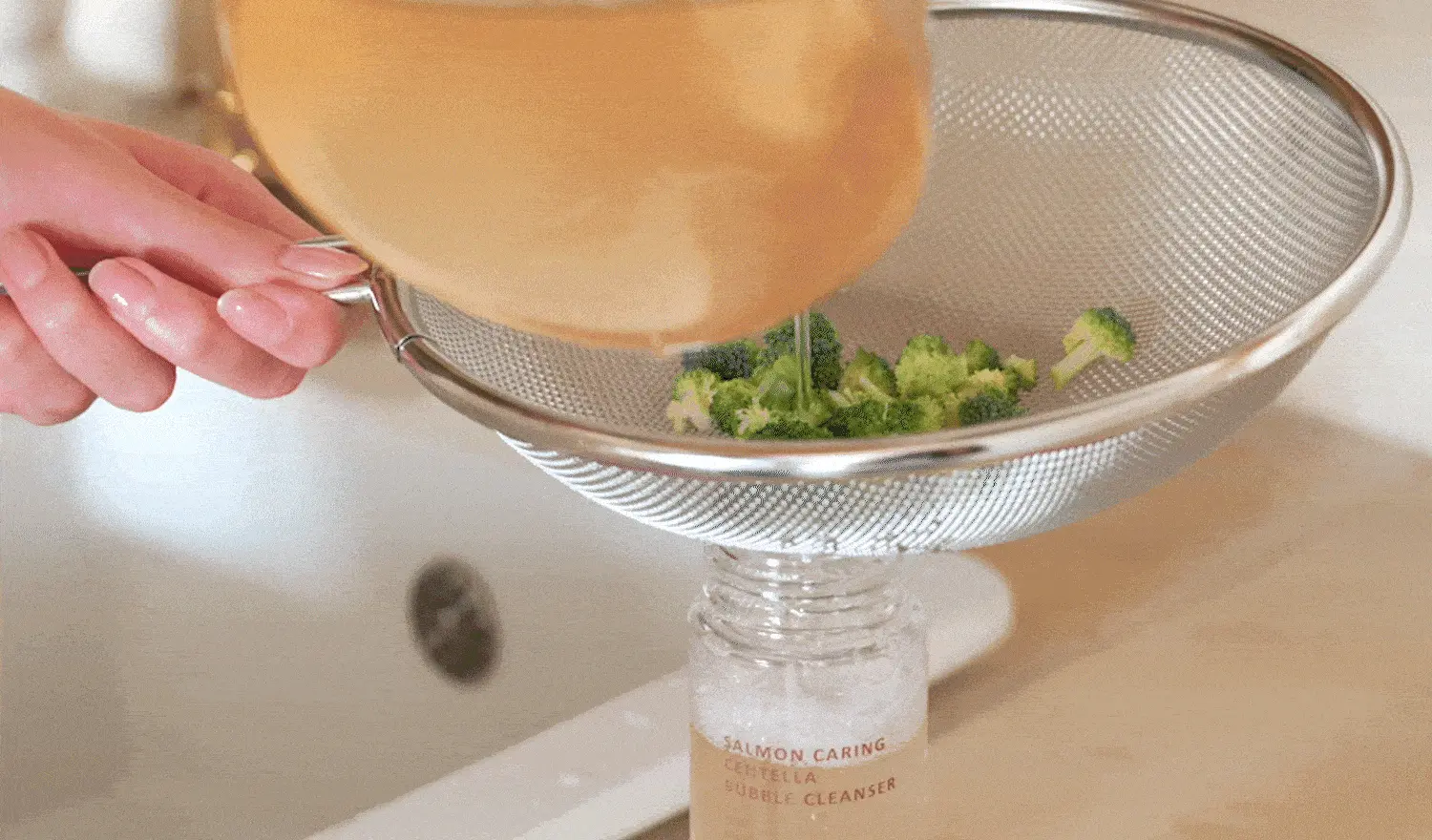 痘敏肌~韓國 Clean Beauty 品牌HeveBlue【🏆GlowPick No.1】Salmon Caring Centella Bubble Foam Cleanser 三文魚子積雪草溫和抗痘清毛孔弱酸性泡泡潔面 - 200ml