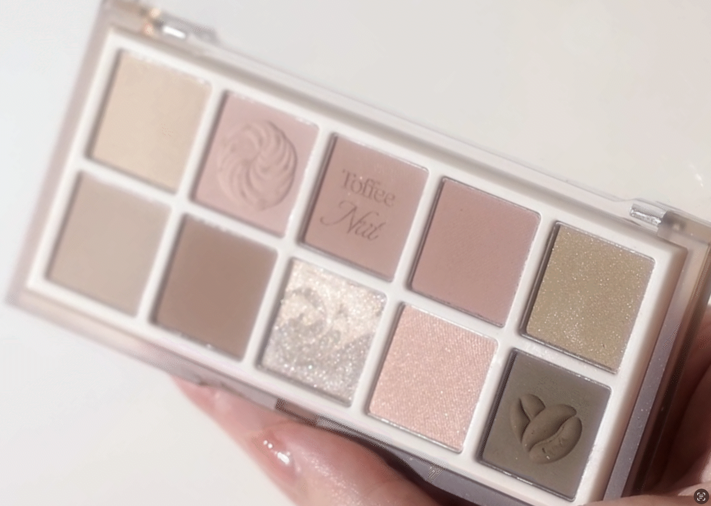 🌰新品限量送手機支架☕韓國 mude 23FW Shawl Moment Eyeshadow Palette 十色眼影盤 #05 Toffee Nut Latte 拖肥果仁拿鐵