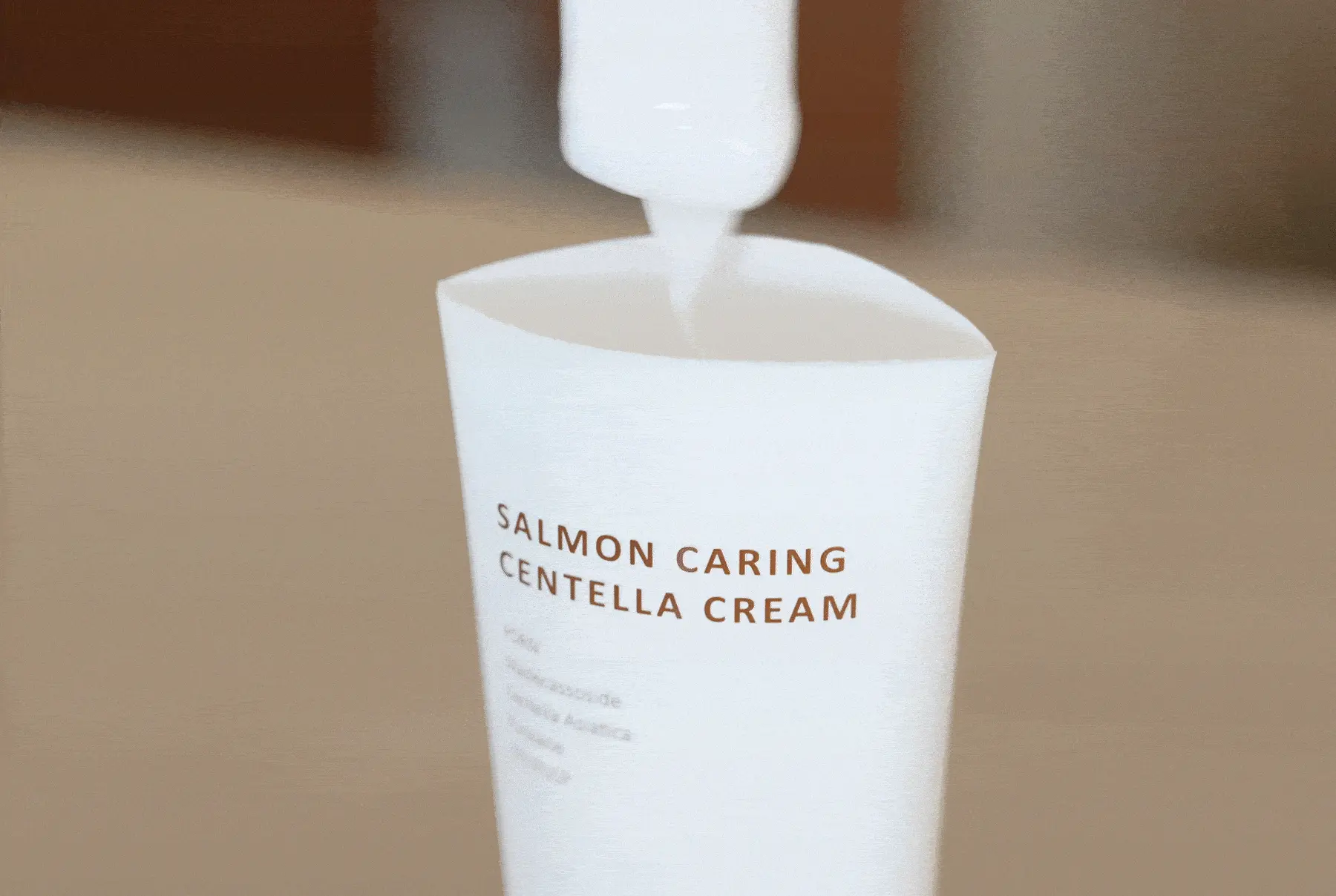保濕舒緩 修肌膚屏障～ 韓國 HeveBlue Salmon Caring Centella Cream 三文魚子積雪草舒緩去紅保濕鎖水面霜 - 100ml