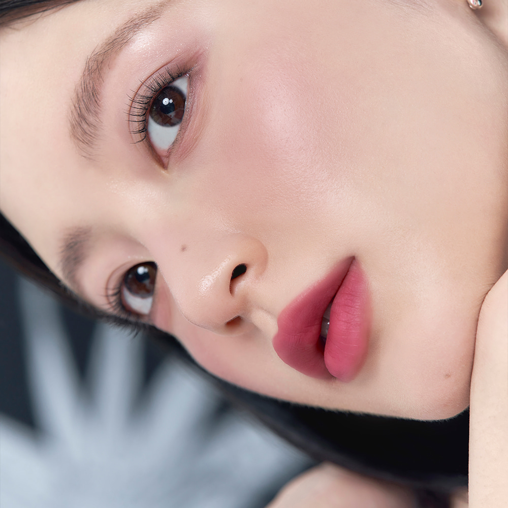 韓國 romand X INAPSQUARE 聯乘 #Black Spectrum系列 Blur Fudge Tint 絲絨霧泥唇釉 (#17-18) - 2色選擇 韓國 romand X INAPSQUARE 聯乘 #Black Spectrum系列 Blur Fudge Tint 絲絨霧泥唇釉 (#17-18) - 2色選擇