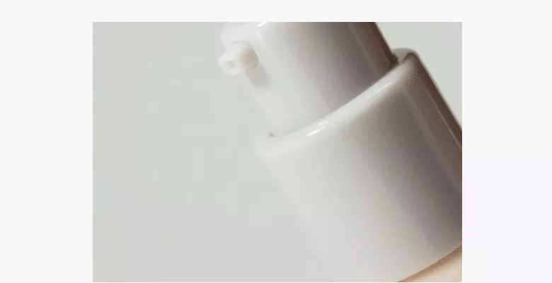 韓國 Wakemake Seamless Wear Foundation SPF30 PA+++ 無縫裸感貼服半霧面粉底液 - 6色選擇