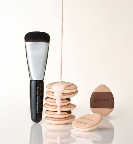 韓國 Studio17 Skin Fit Base Makeup Kit 輕薄服貼修飾毛孔迷你一字粉底掃＋迷你手指粉撲4個(霧面款x2, 光澤款 x 2)連收納盒 底妝套裝