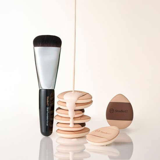 韓國 Studio17 Skin Fit Base Makeup Kit 輕薄服貼修飾毛孔迷你一字粉底掃＋迷你手指粉撲4個(霧面款x2, 光澤款 x 2)連收納盒 底妝套裝