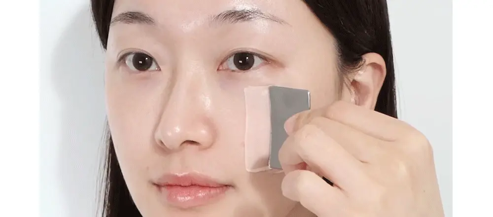 【OY限量SET送粉撲連收納盒】LeoJ美妝達人聯手研發 韓國Too Cool For School Veil Skin Tint 超輕薄空氣感粉底液自帶粉底刮刀 2合1 SPF40 PA+++ - 4色選擇